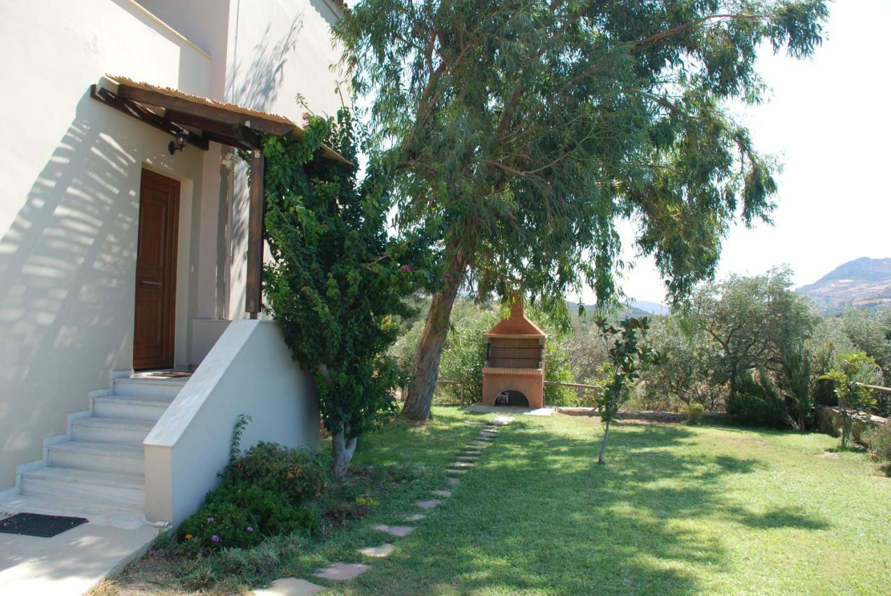 Villa With A Pool In Lefkogia Lefkogeia Exterior photo